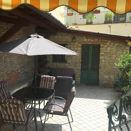 La Casa Nel Borgo بيت للعطل